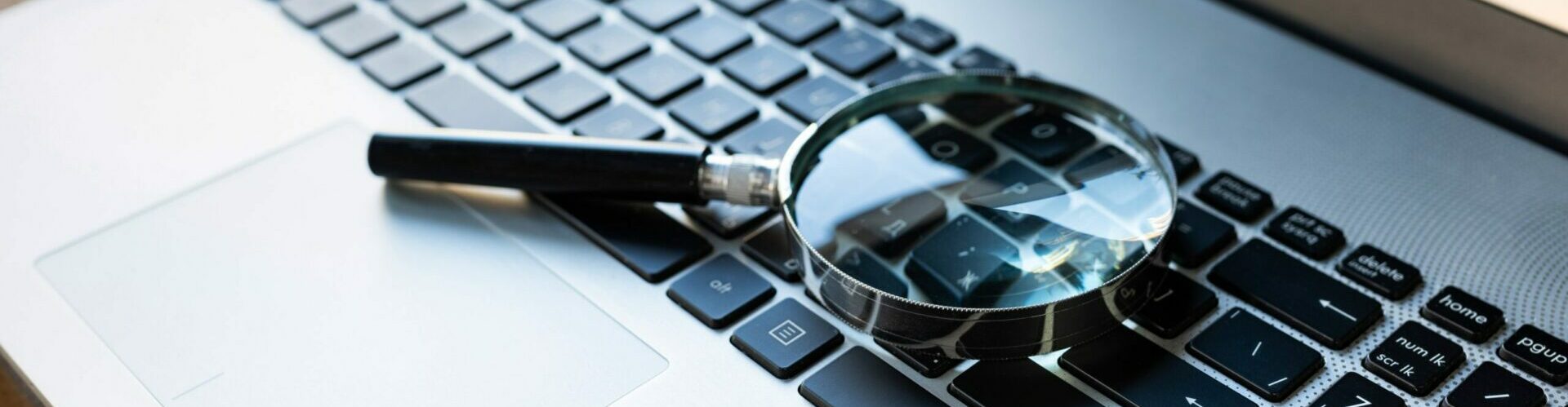 September 2022 SEO News Recap - magnifying glass on keyboard