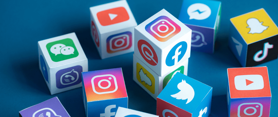 A paper cubes collection with printed logos of world-famous social networks and online messengers, such as Facebook, Instagram, YouTube, Telegram and others.