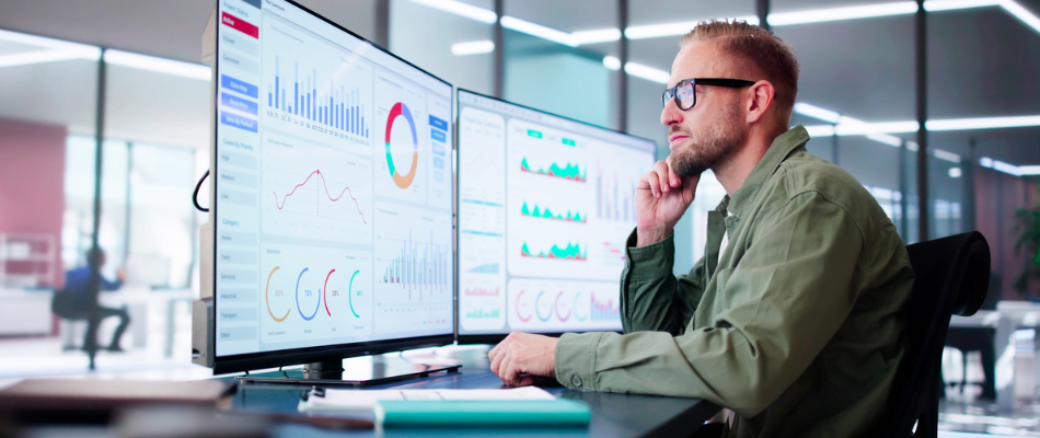 SEO Analyst Using Data Analytics KPI Dashboard